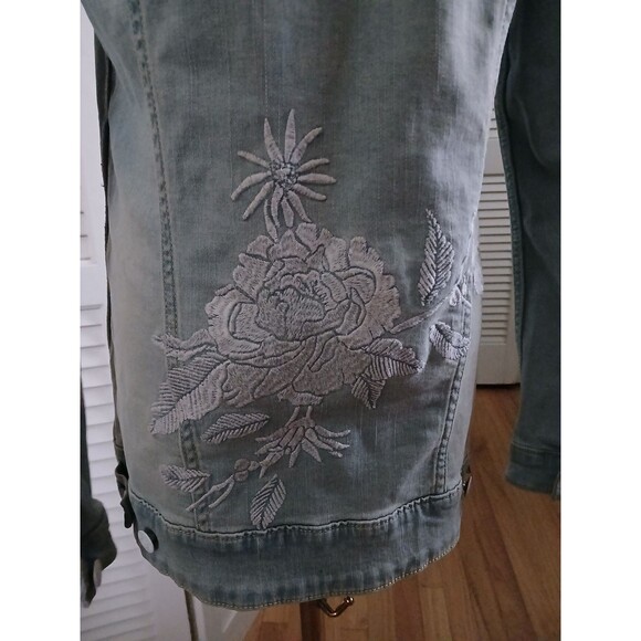 LuLaRoe Denim Jeans Jacket Women's Size SMALL Floral Embroidered Light Wash Cute - Picture 4 of 12